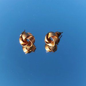 GOLD TWIST CIRCLE STUD EARRINGS💫